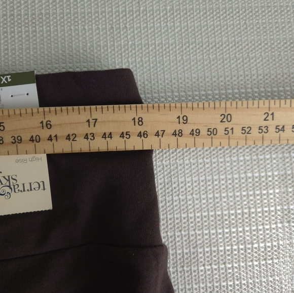 Women's Terra & Sky High Rise Fitted Leggings 16W-18W Brown NWT - Picture 9 of 11
